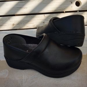 Dansko XP 2.0 Black Leather Classic Clogs EU 37
